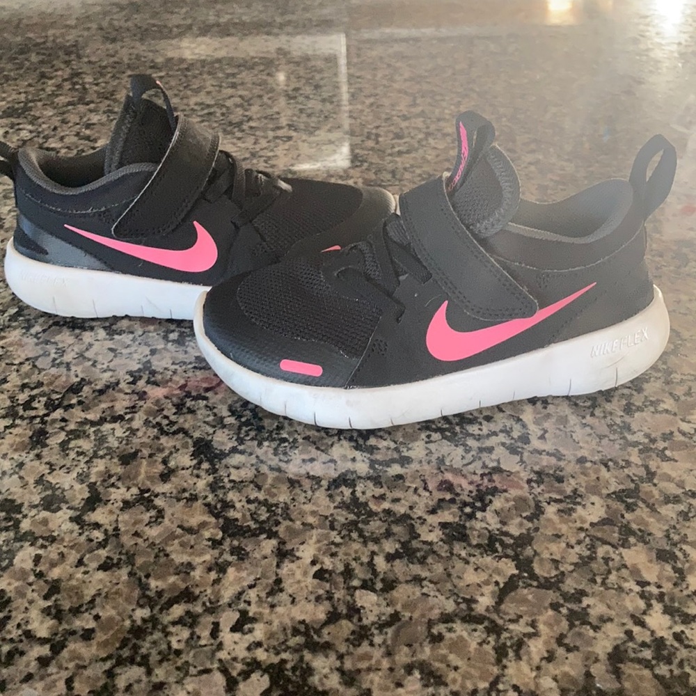 Nike Flex Contact4 kids running shoe